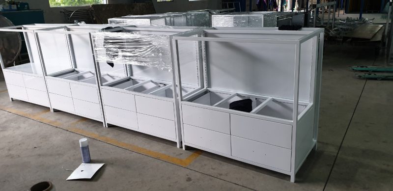 Gia công kệ tủ trưng bày